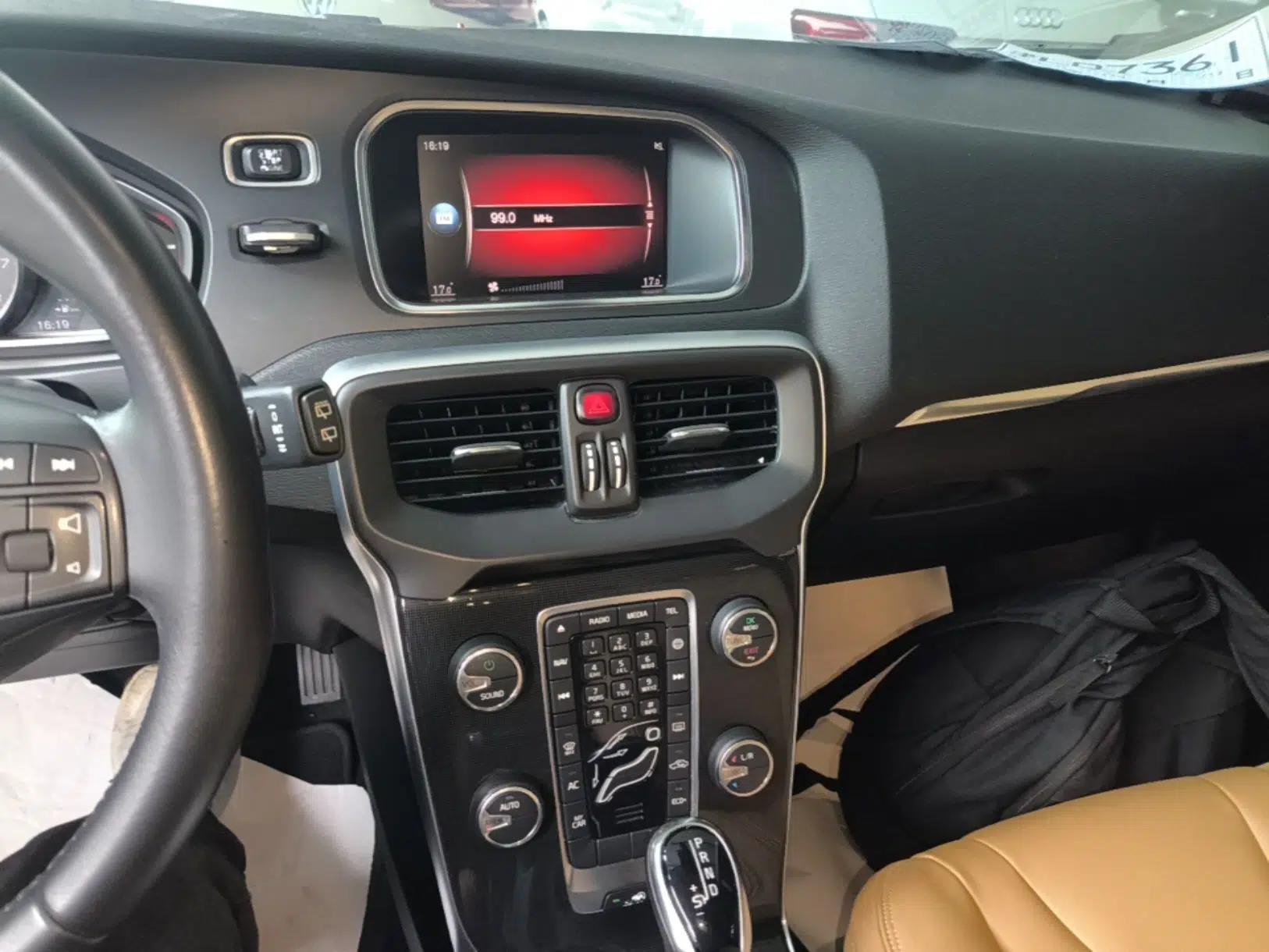 Volvo V40 2019 T3 Zhiyi Edition — миниатюра 16