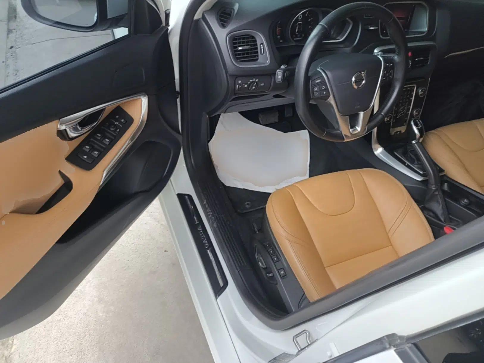 Volvo V40 2019 T3 Zhiyi Edition — миниатюра 19