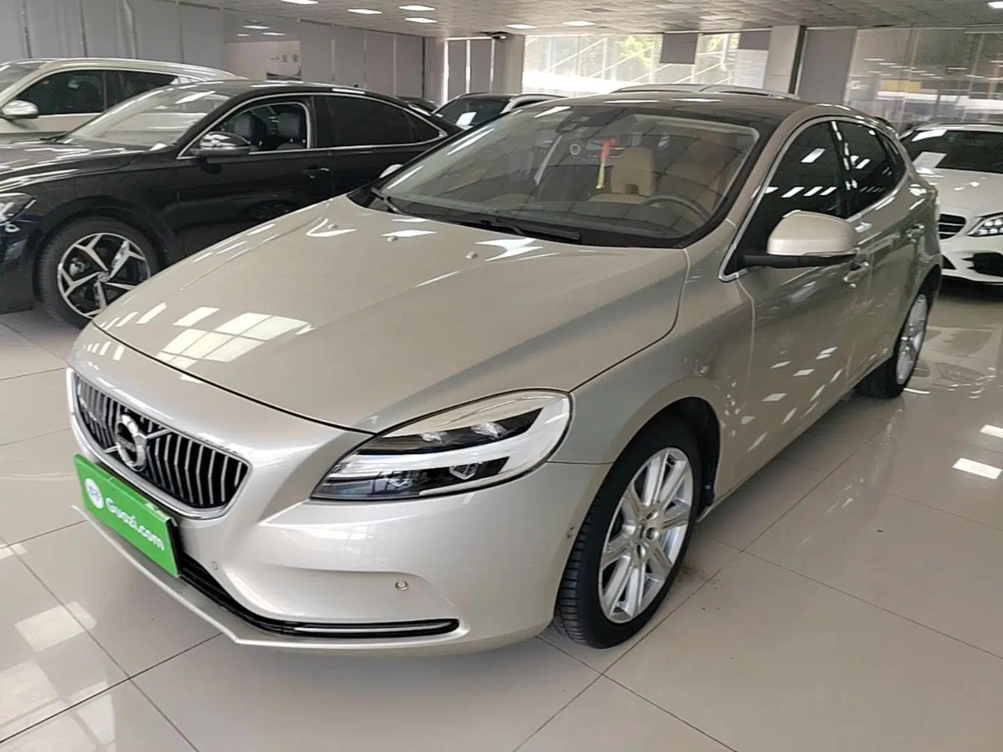 Volvo V40 2018 T3 Zhiya Edition — миниатюра 1