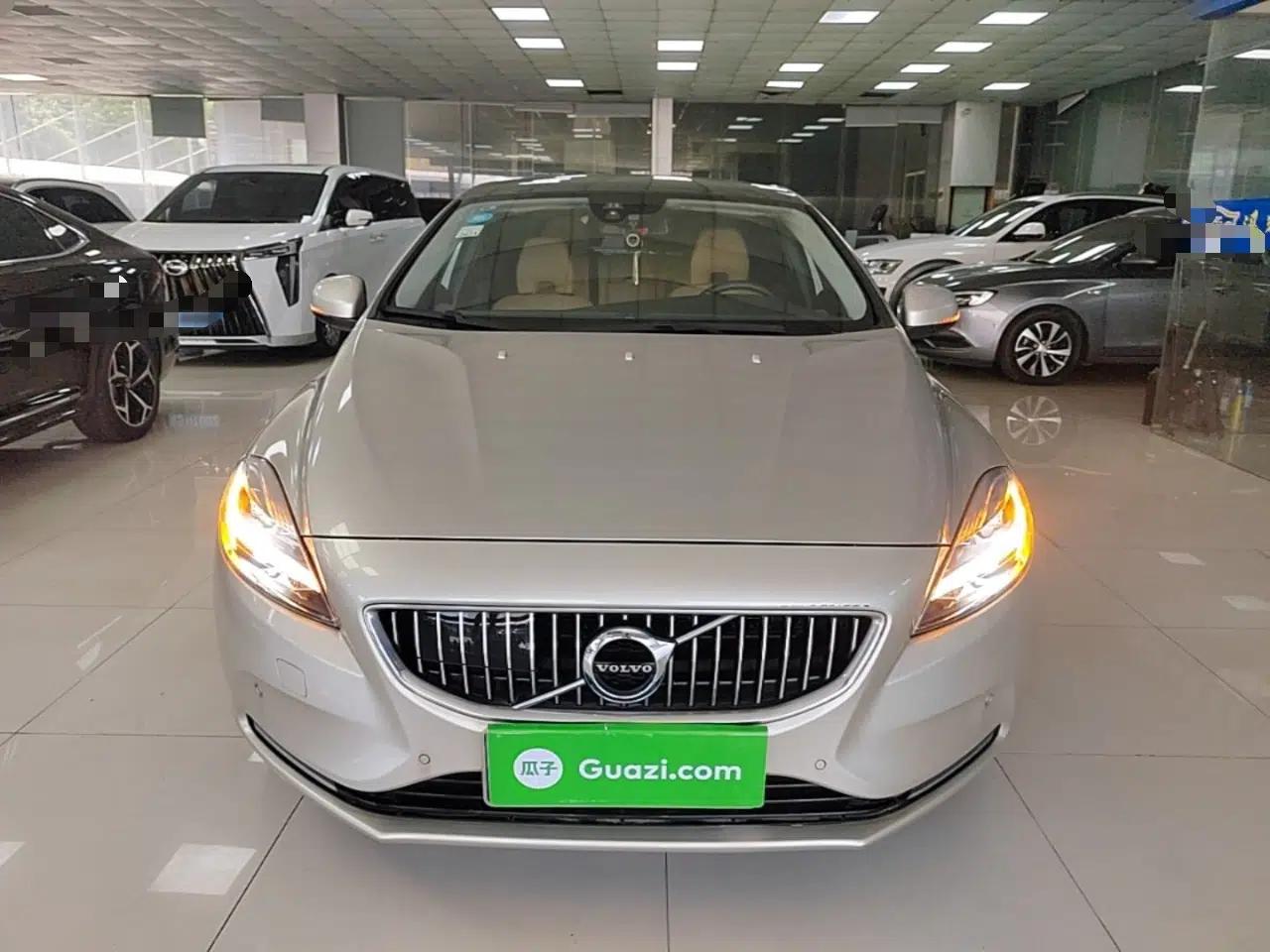 Volvo V40 2018 T3 Zhiya Edition — миниатюра 2