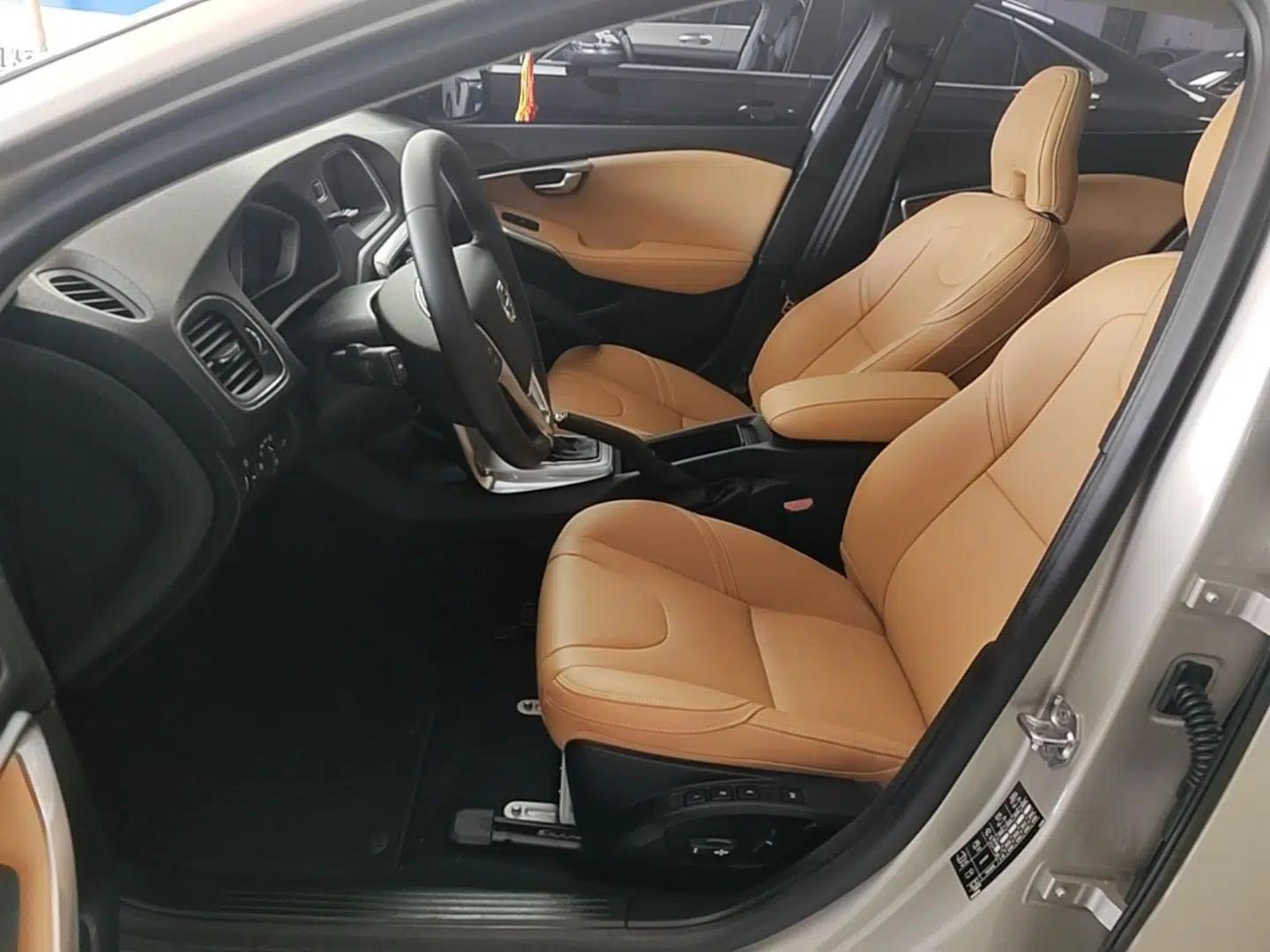Volvo V40 2018 T3 Zhiya Edition — миниатюра 18