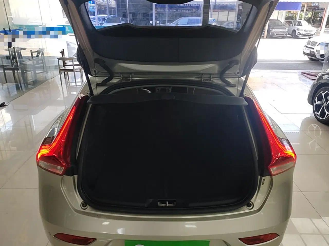 Volvo V40 2018 T3 Zhiya Edition — миниатюра 22
