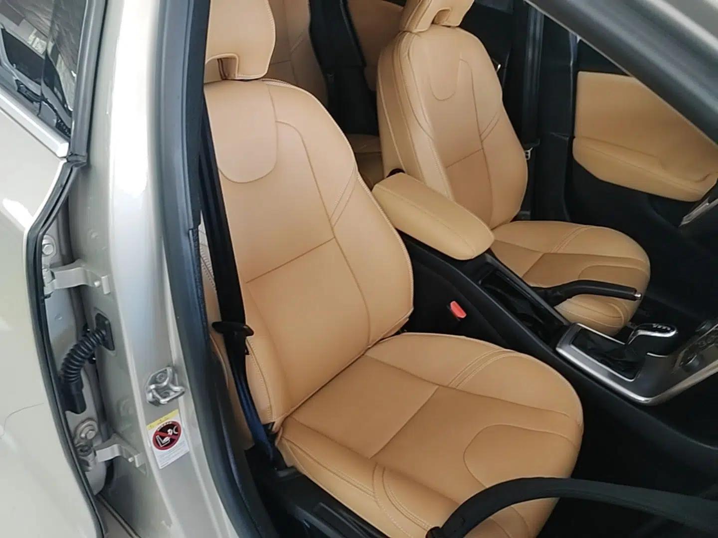 Volvo V40 2018 T3 Zhiya Edition — миниатюра 23