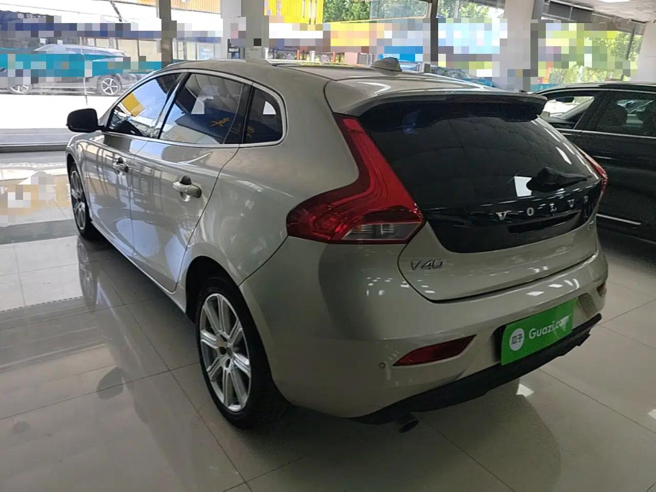 Volvo V40 2018 T3 Zhiya Edition — миниатюра 4