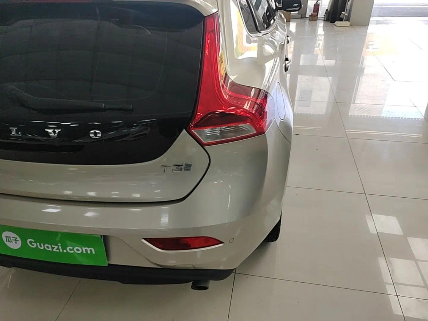 Volvo V40 2018 T3 Zhiya Edition — миниатюра 7