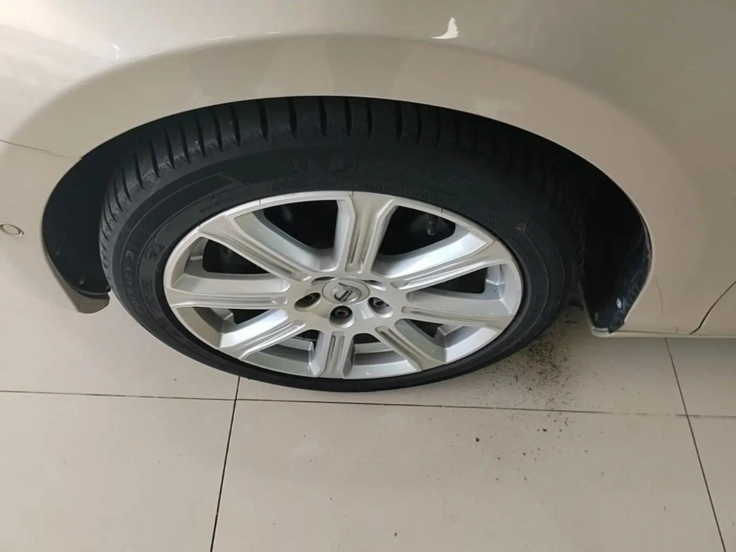 Volvo V40 2018 T3 Zhiya Edition — миниатюра 8
