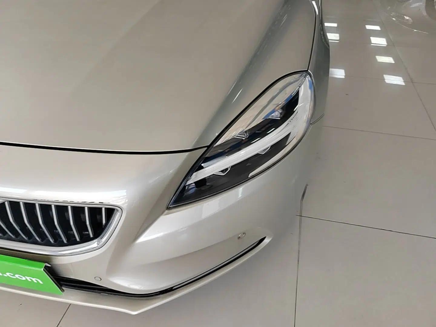 Volvo V40 2018 T3 Zhiya Edition — миниатюра 9