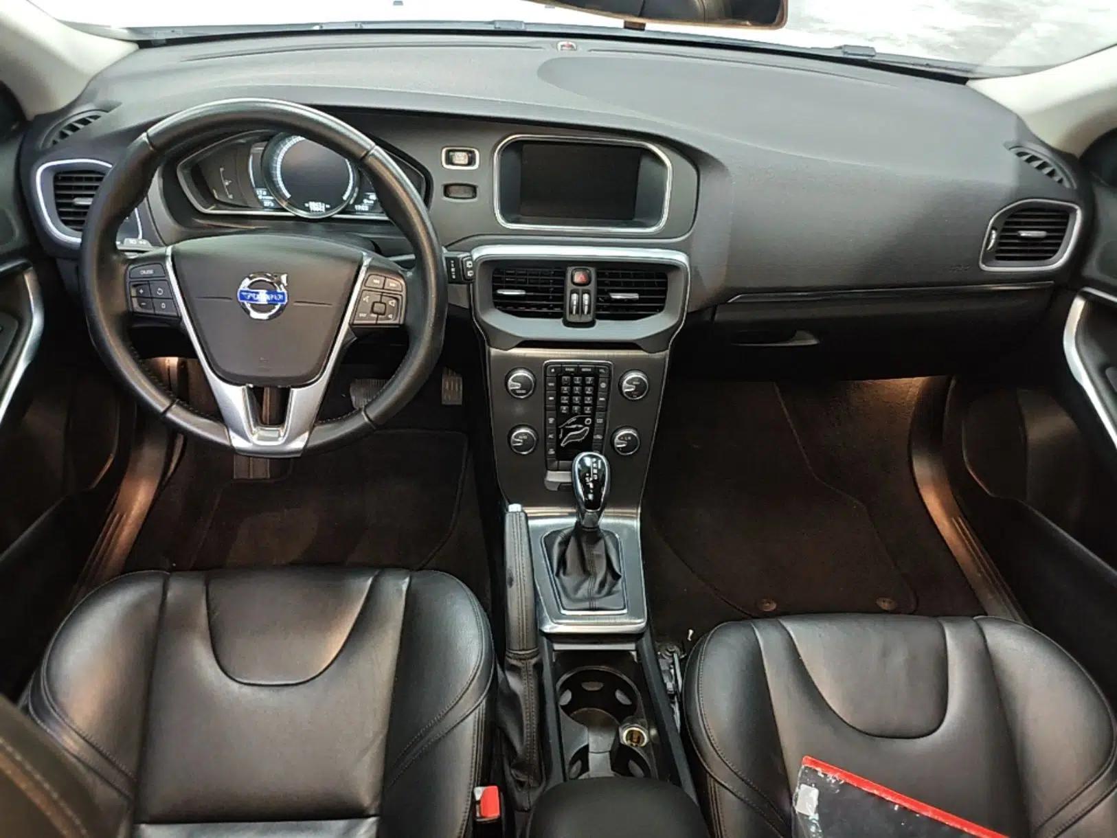 Volvo V40 2016 T3 Zhiyi Edition — миниатюра 13