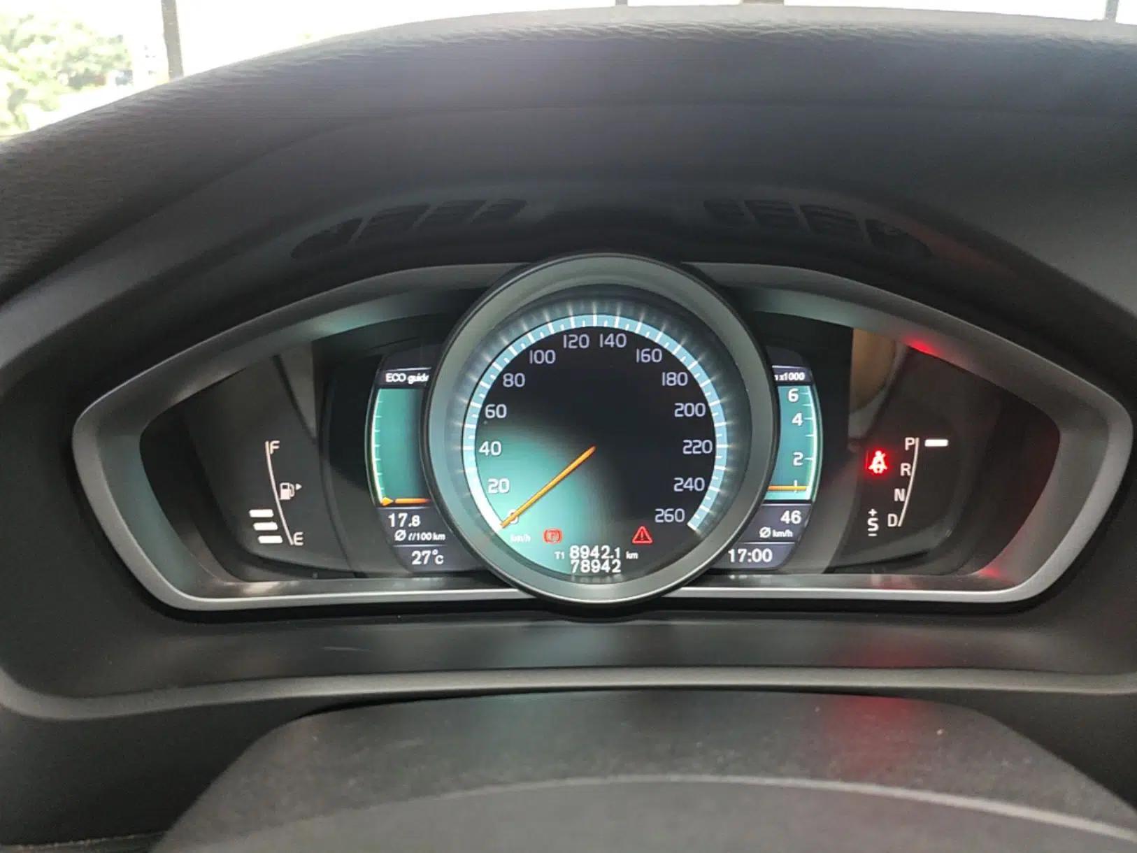 Volvo V40 2016 T3 Zhiyi Edition — миниатюра 15