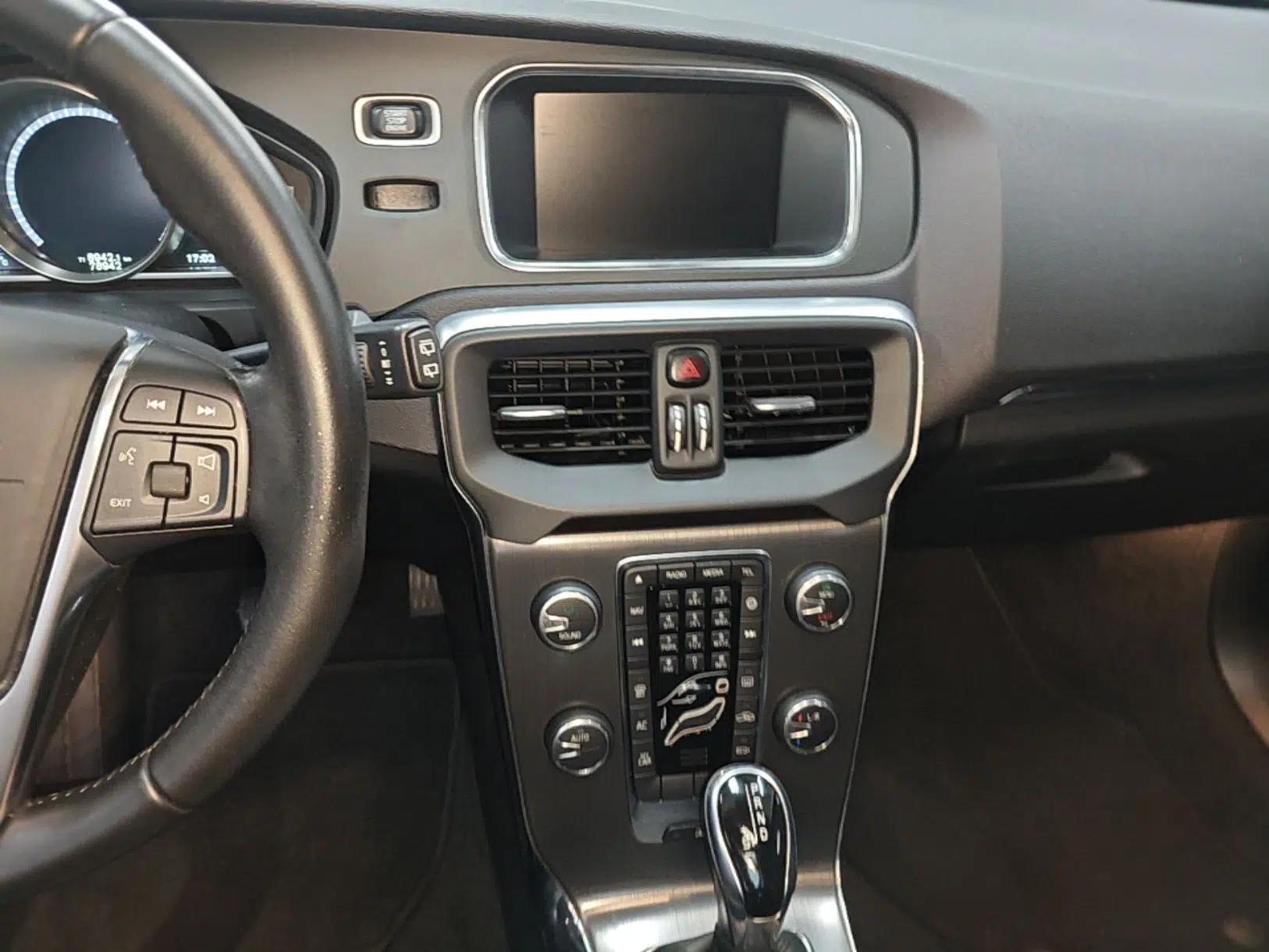 Volvo V40 2016 T3 Zhiyi Edition — миниатюра 16