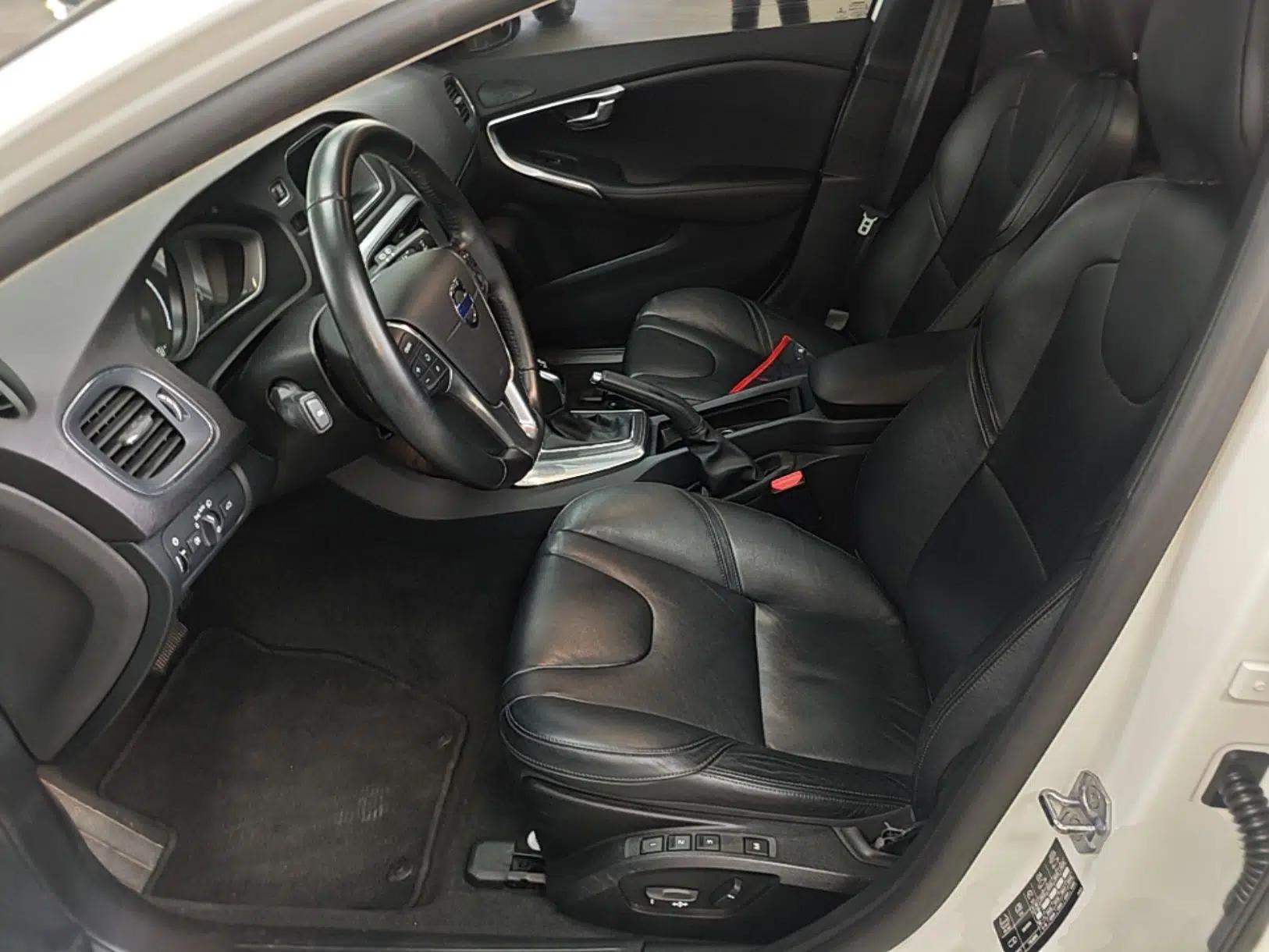 Volvo V40 2016 T3 Zhiyi Edition — миниатюра 18