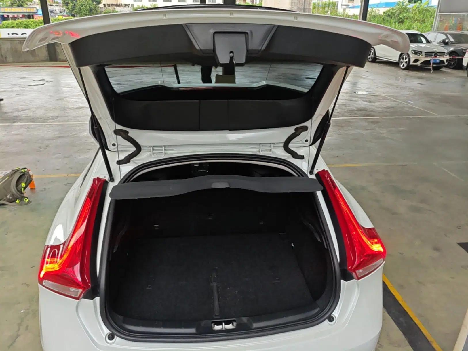 Volvo V40 2016 T3 Zhiyi Edition — миниатюра 22
