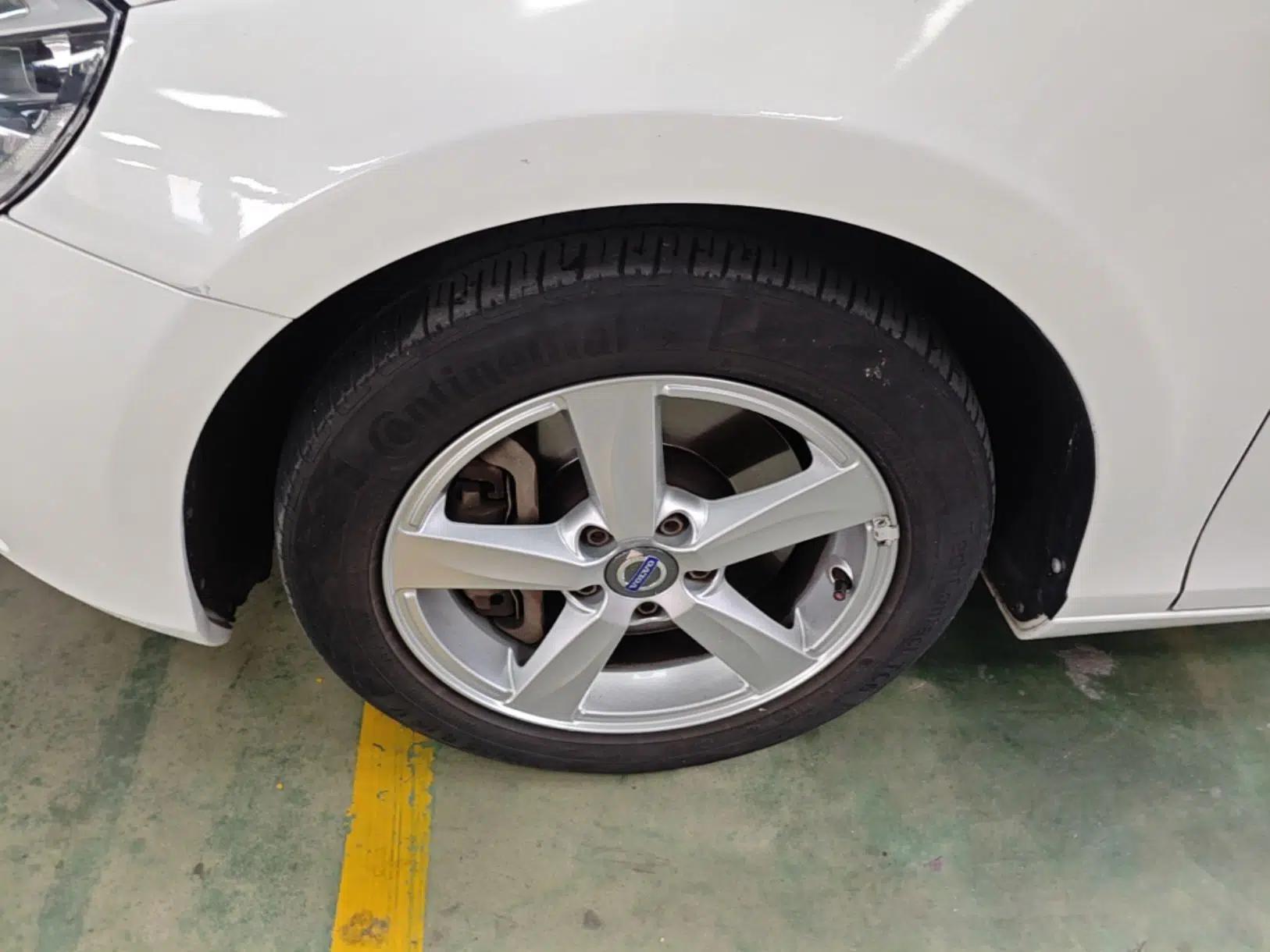 Volvo V40 2016 T3 Zhiyi Edition — миниатюра 8