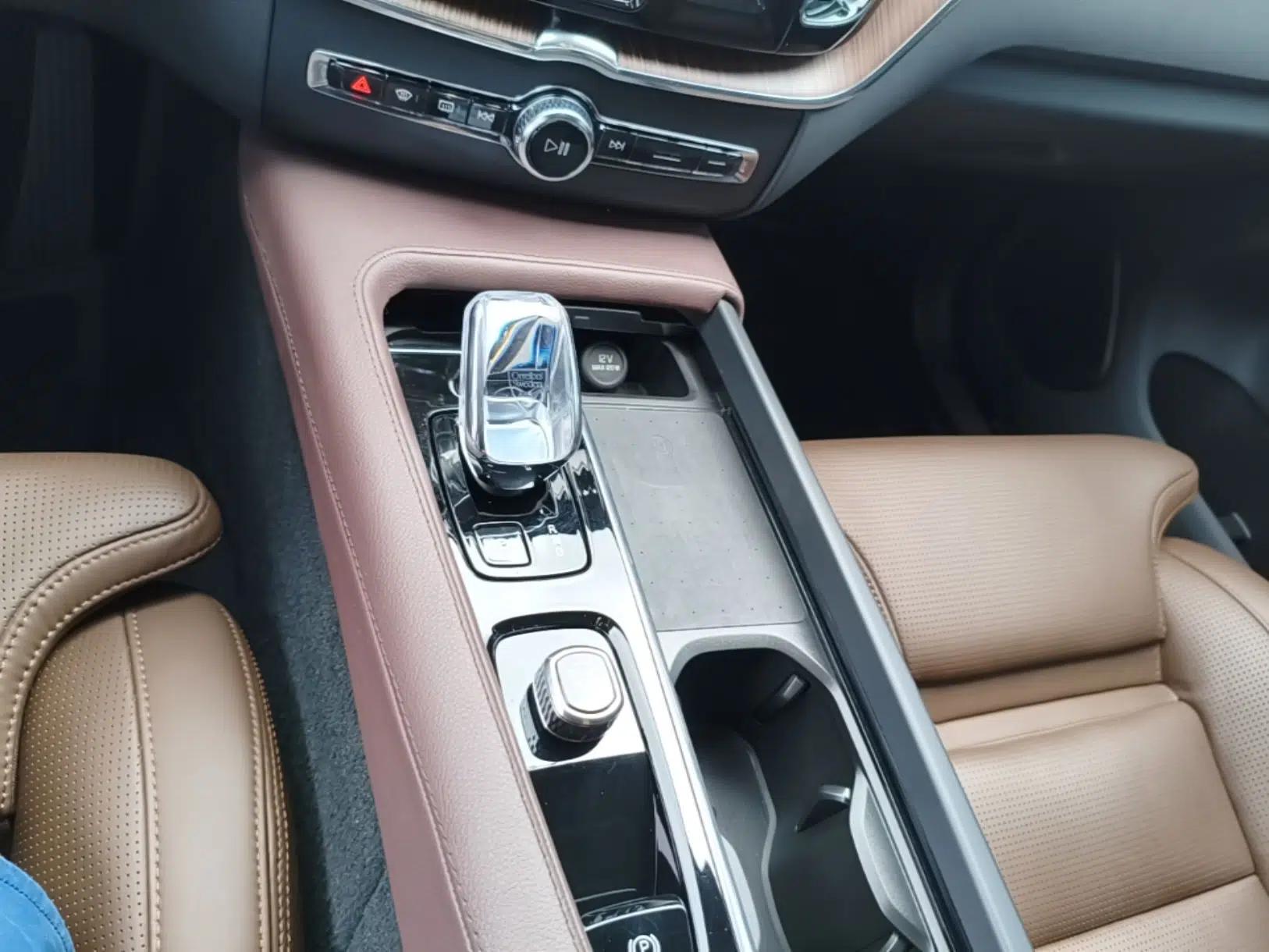 Volvo XC60 New Energy 2024 T8 Plug-in Hybrid Long-Range All-Wheel Drive Smart Luxury Edition — миниатюра 17