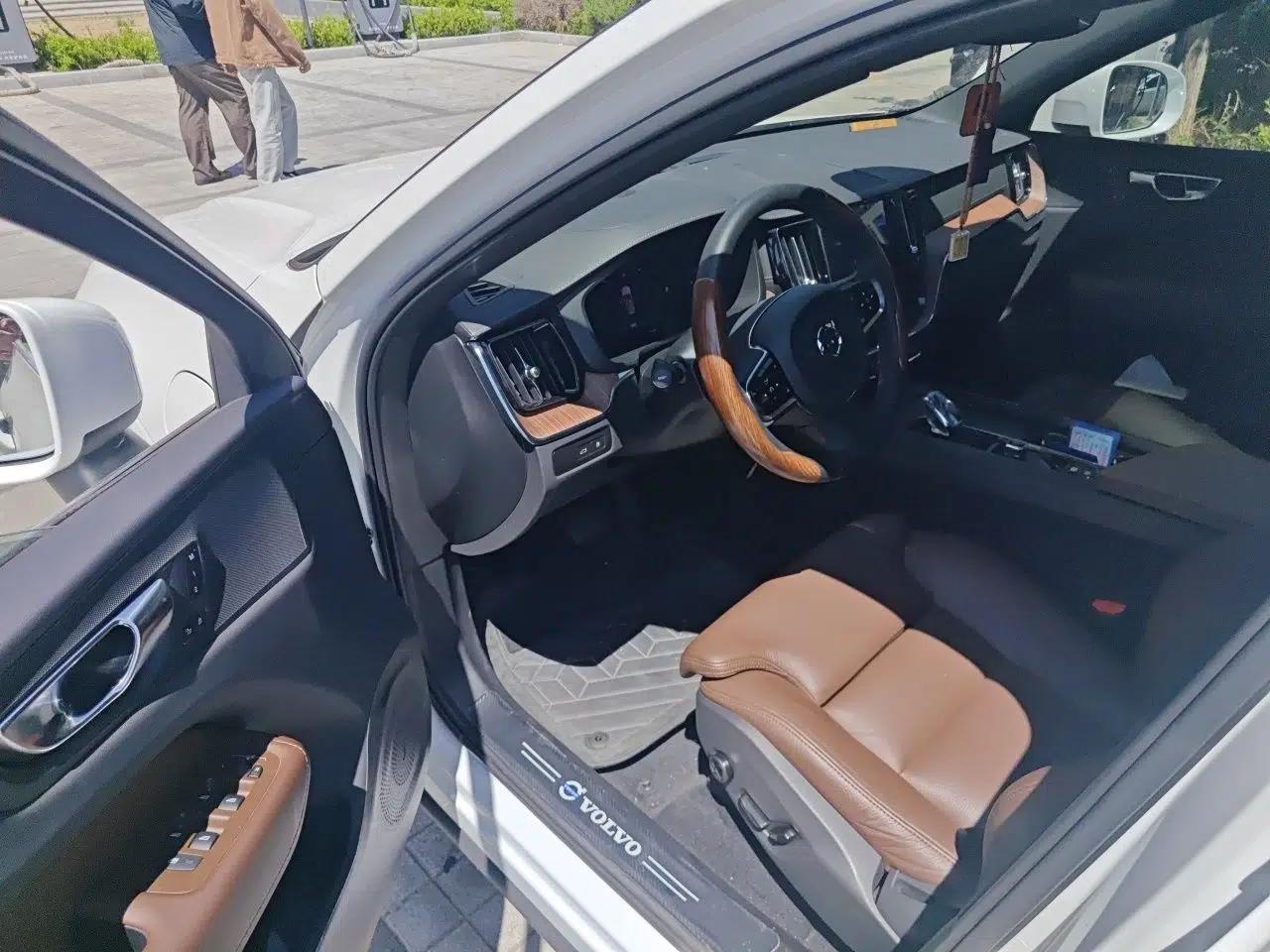 Volvo XC60 New Energy 2024 T8 Plug-in Hybrid Long-Range All-Wheel Drive Smart Luxury Edition — миниатюра 13