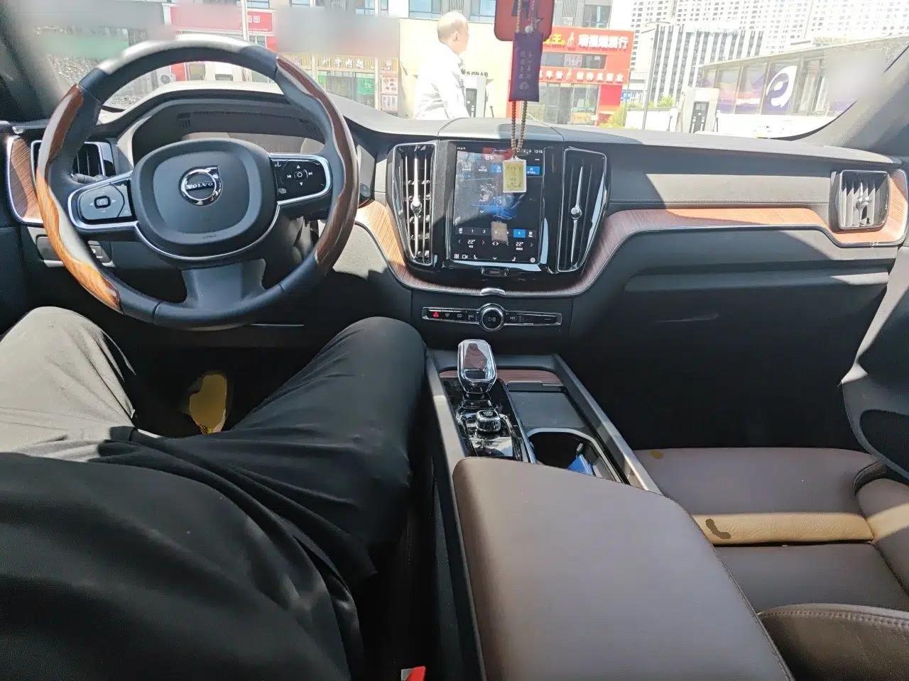 Volvo XC60 New Energy 2024 T8 Plug-in Hybrid Long-Range All-Wheel Drive Smart Luxury Edition — миниатюра 6