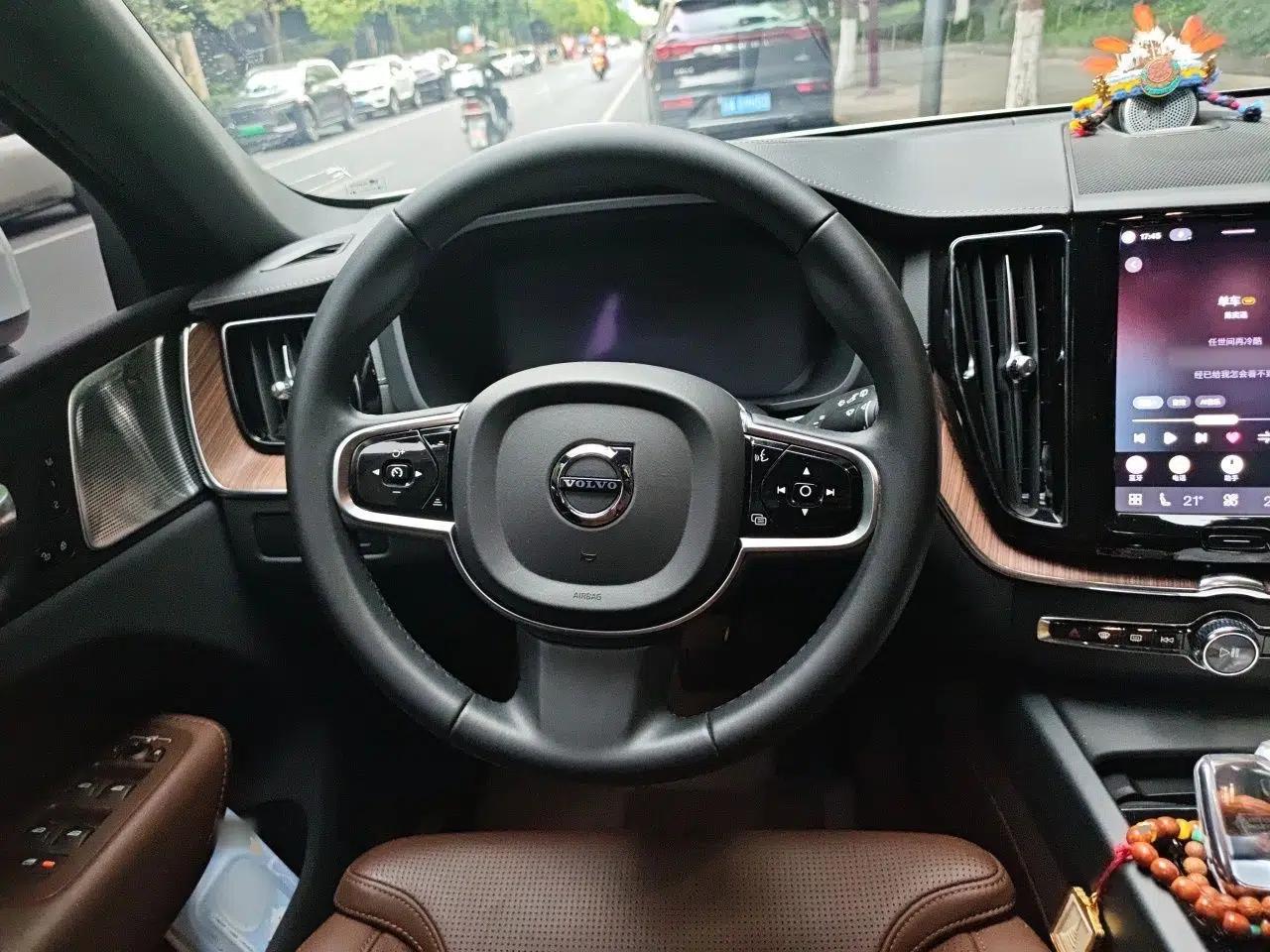 Volvo XC60 New Energy 2023 T8 Plug-in Hybrid Long-Range All-Wheel Drive Smart Luxury Edition — миниатюра 11