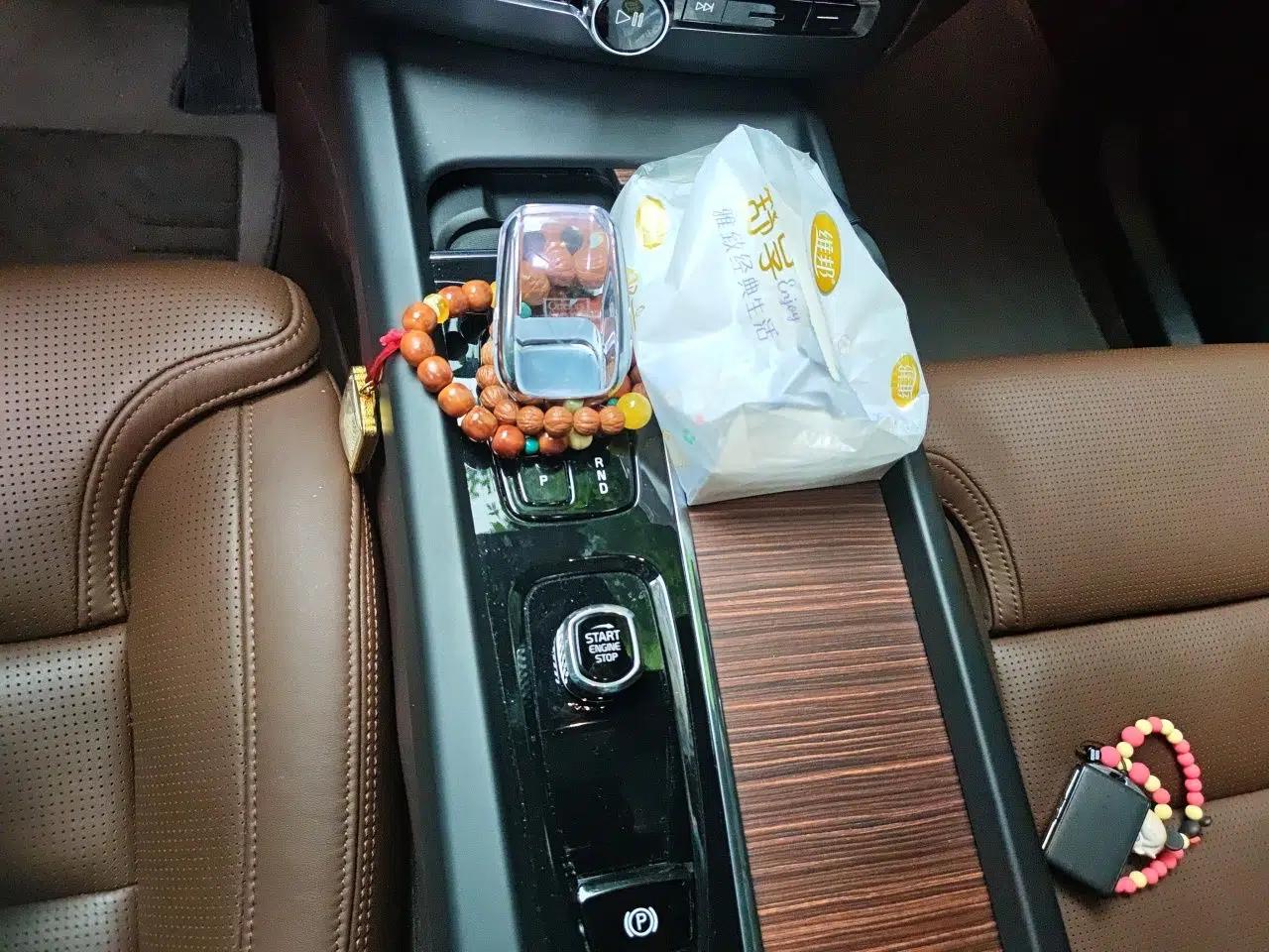 Volvo XC60 New Energy 2023 T8 Plug-in Hybrid Long-Range All-Wheel Drive Smart Luxury Edition — миниатюра 15