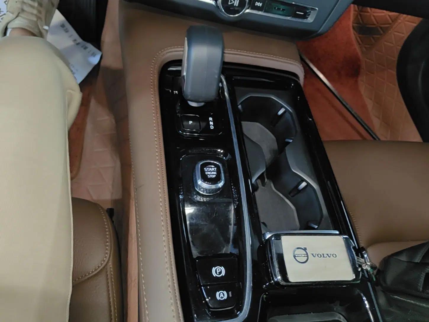 Volvo S90 New Energy 2023 T8 Plug-in Hybrid All-Wheel Drive Long-Range Zhiyi Luxury Edition — миниатюра 16