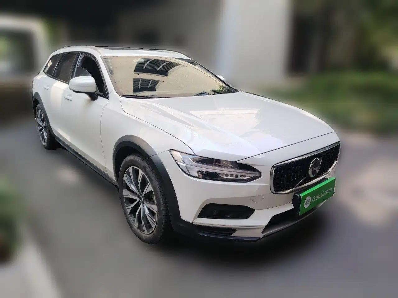 Volvo V90 2021 Cross Country B5 AWD Smart Range Edition — миниатюра 3