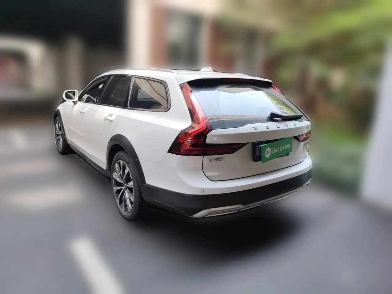 Volvo V90 2021 Cross Country B5 AWD Smart Range Edition — миниатюра 4