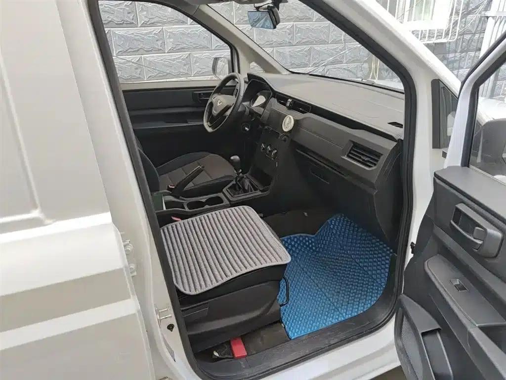 Wuling Hongguang PLUS 2019 1.5T Manual Rich Edition 2-seater — миниатюра 20
