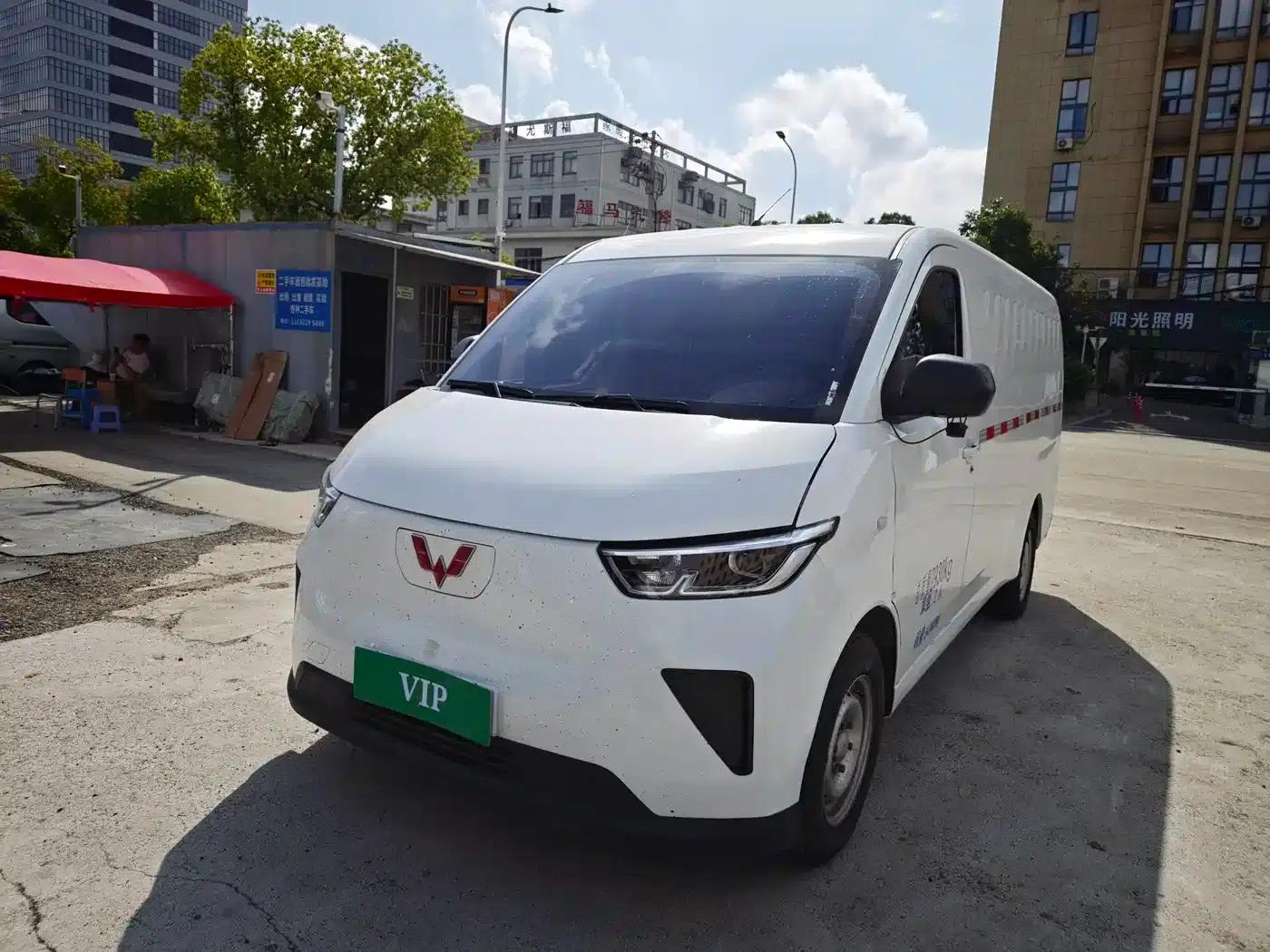 Wuling Yangguang 2024 Model 300km Practical Closed-Window Version 60kW — миниатюра 1