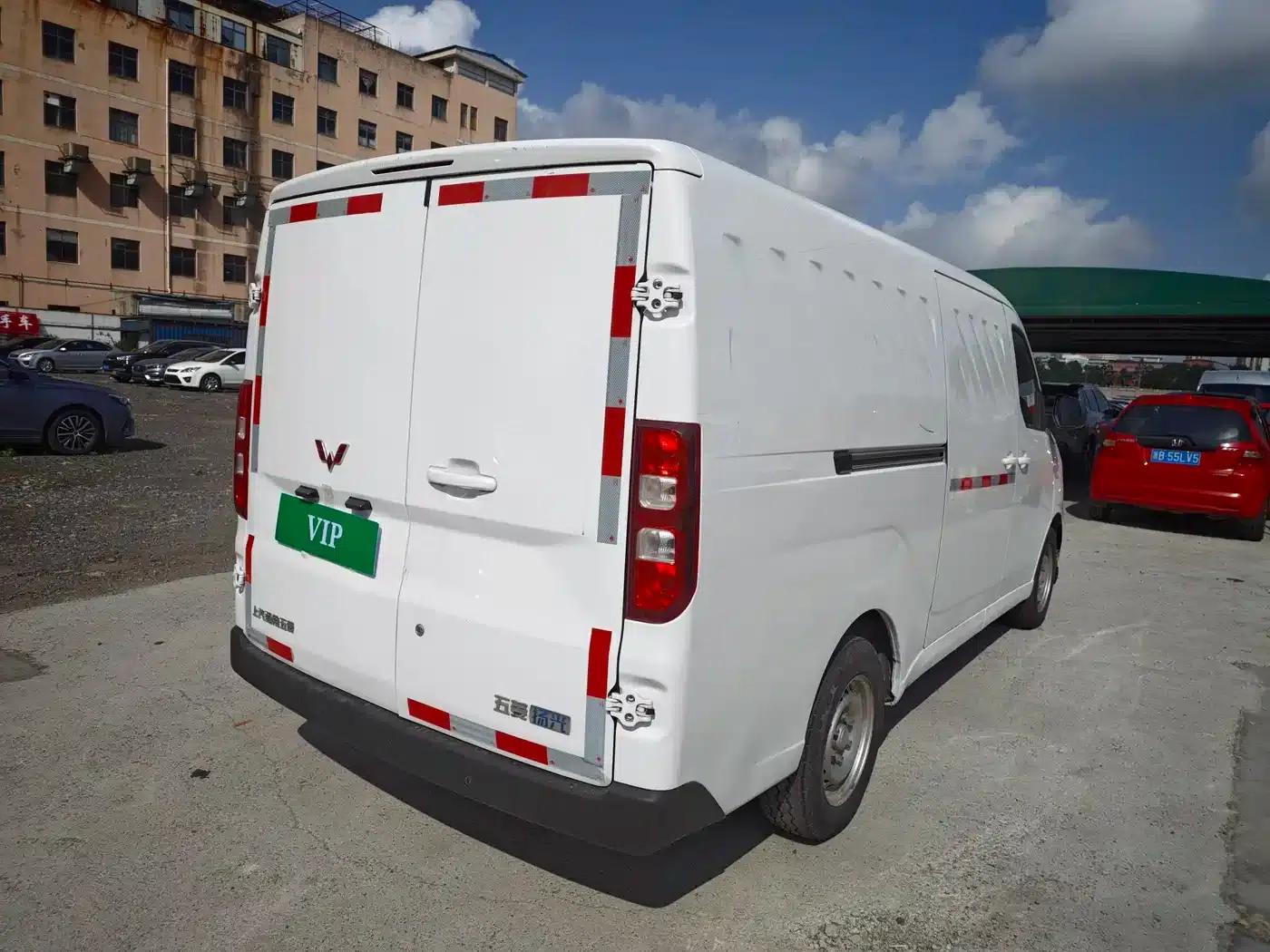 Wuling Yangguang 2024 Model 300km Practical Closed-Window Version 60kW — миниатюра 12