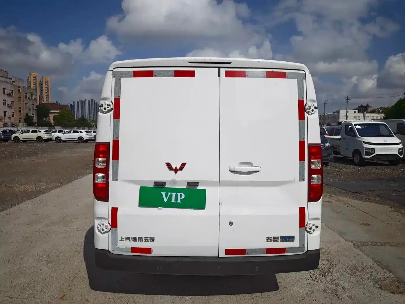 Wuling Yangguang 2024 Model 300km Practical Closed-Window Version 60kW — миниатюра 13