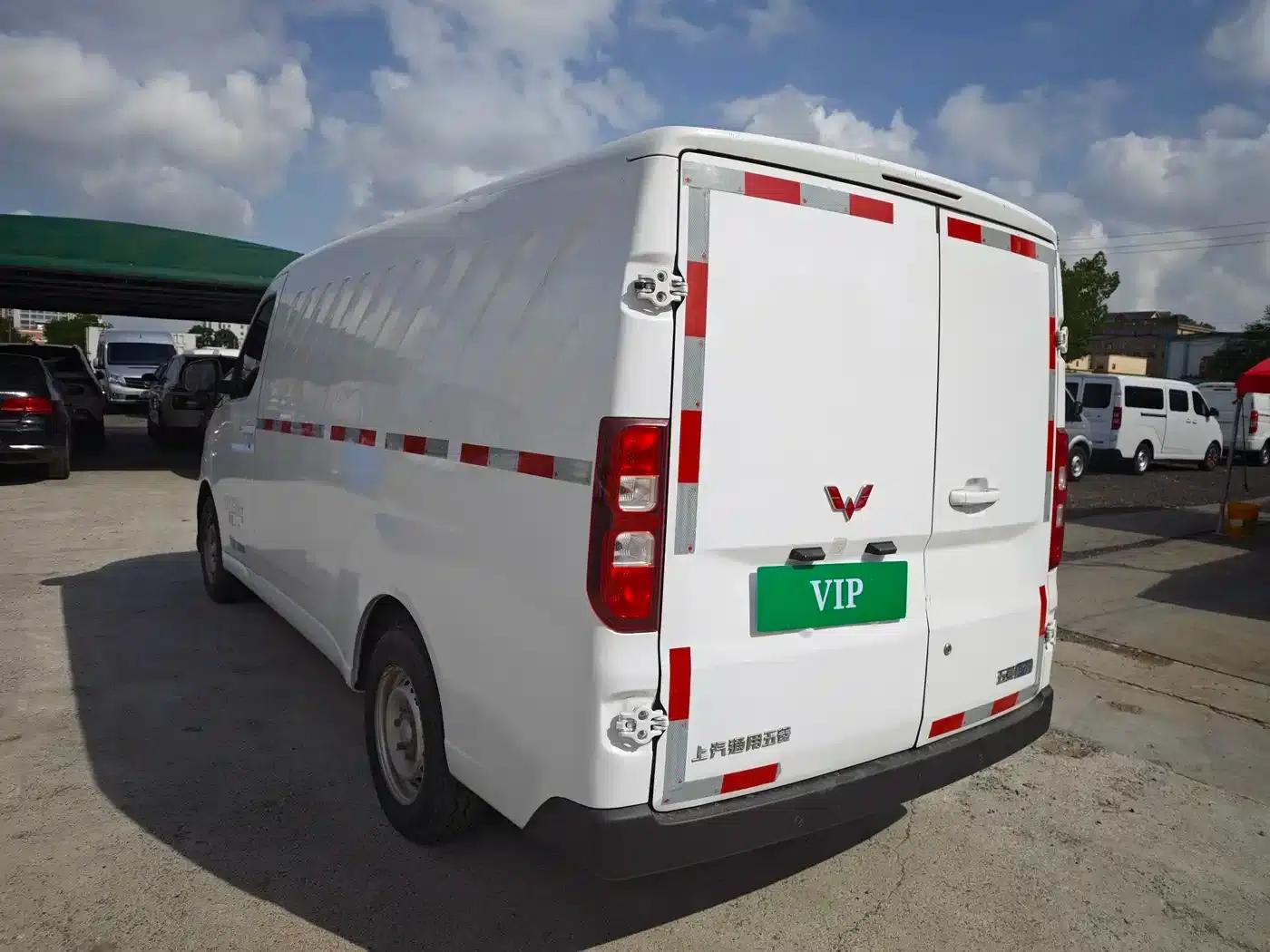 Wuling Yangguang 2024 Model 300km Practical Closed-Window Version 60kW — миниатюра 14