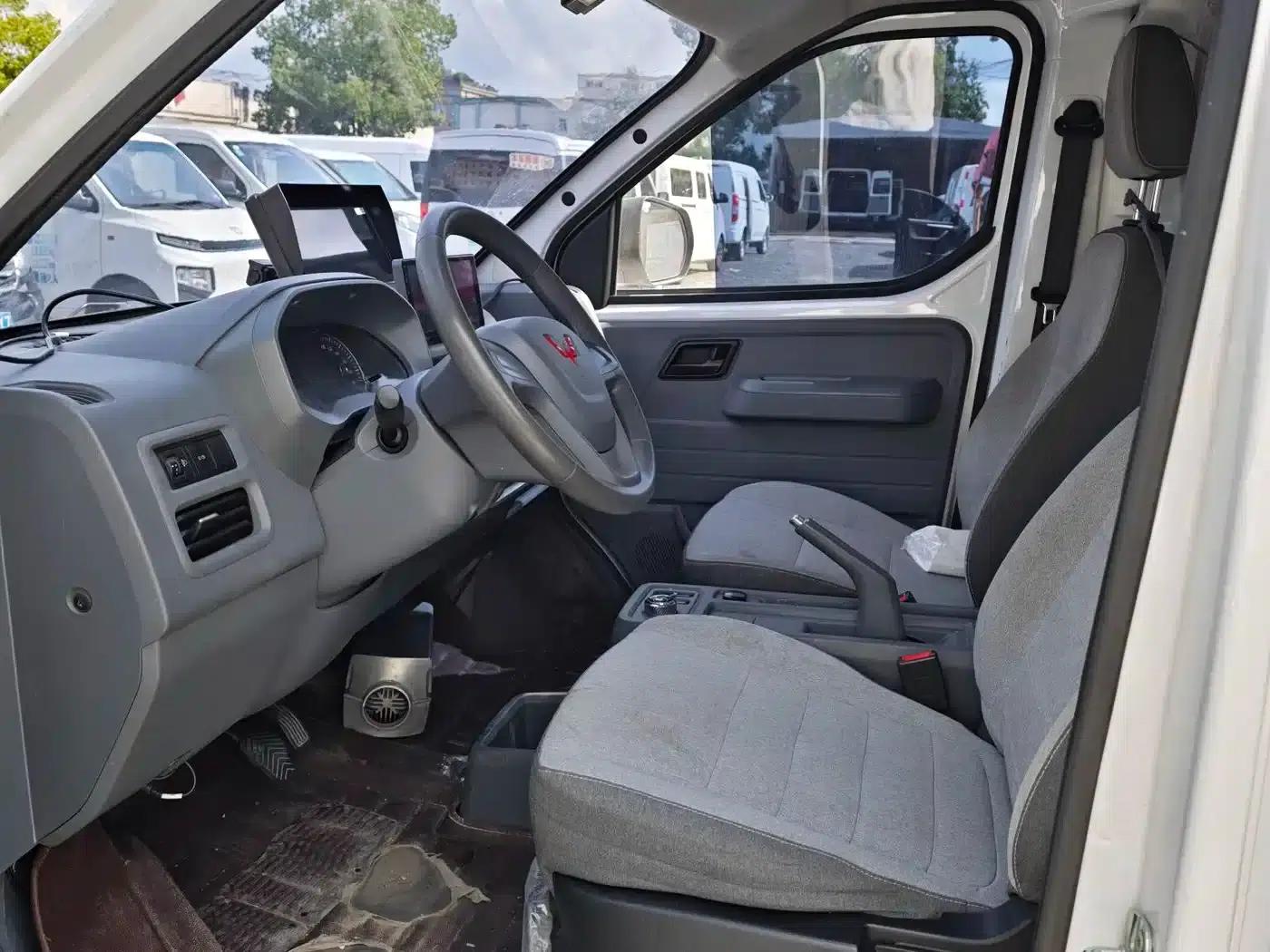 Wuling Yangguang 2024 Model 300km Practical Closed-Window Version 60kW — миниатюра 5