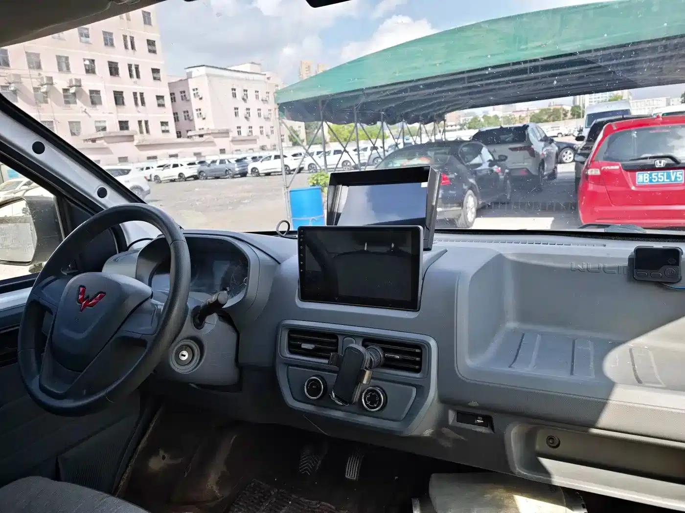 Wuling Yangguang 2024 Model 300km Practical Closed-Window Version 60kW — миниатюра 6