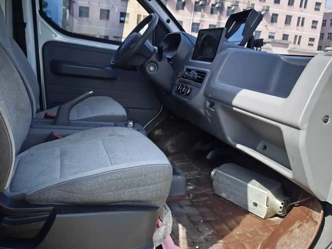 Wuling Yangguang 2024 Model 300km Practical Closed-Window Version 60kW — миниатюра 8