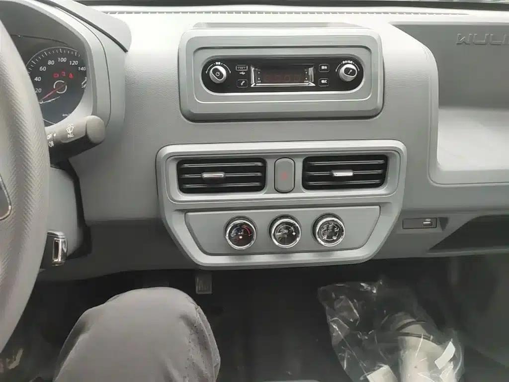 Wuling Yangguang 2025 400km/h Bus Comfort Edition — миниатюра 13