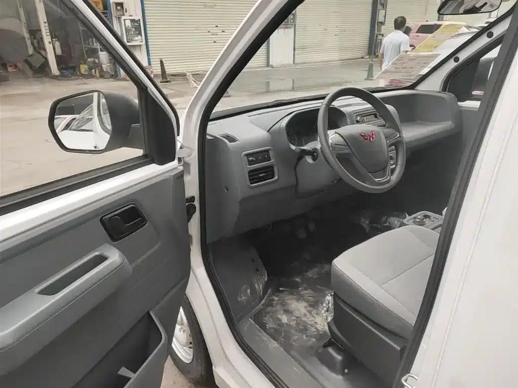Wuling Yangguang 2025 400km/h Bus Comfort Edition — миниатюра 16