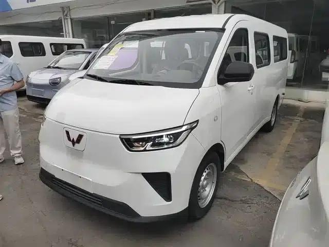 Wuling Yangguang 2025 400km/h Bus Comfort Edition