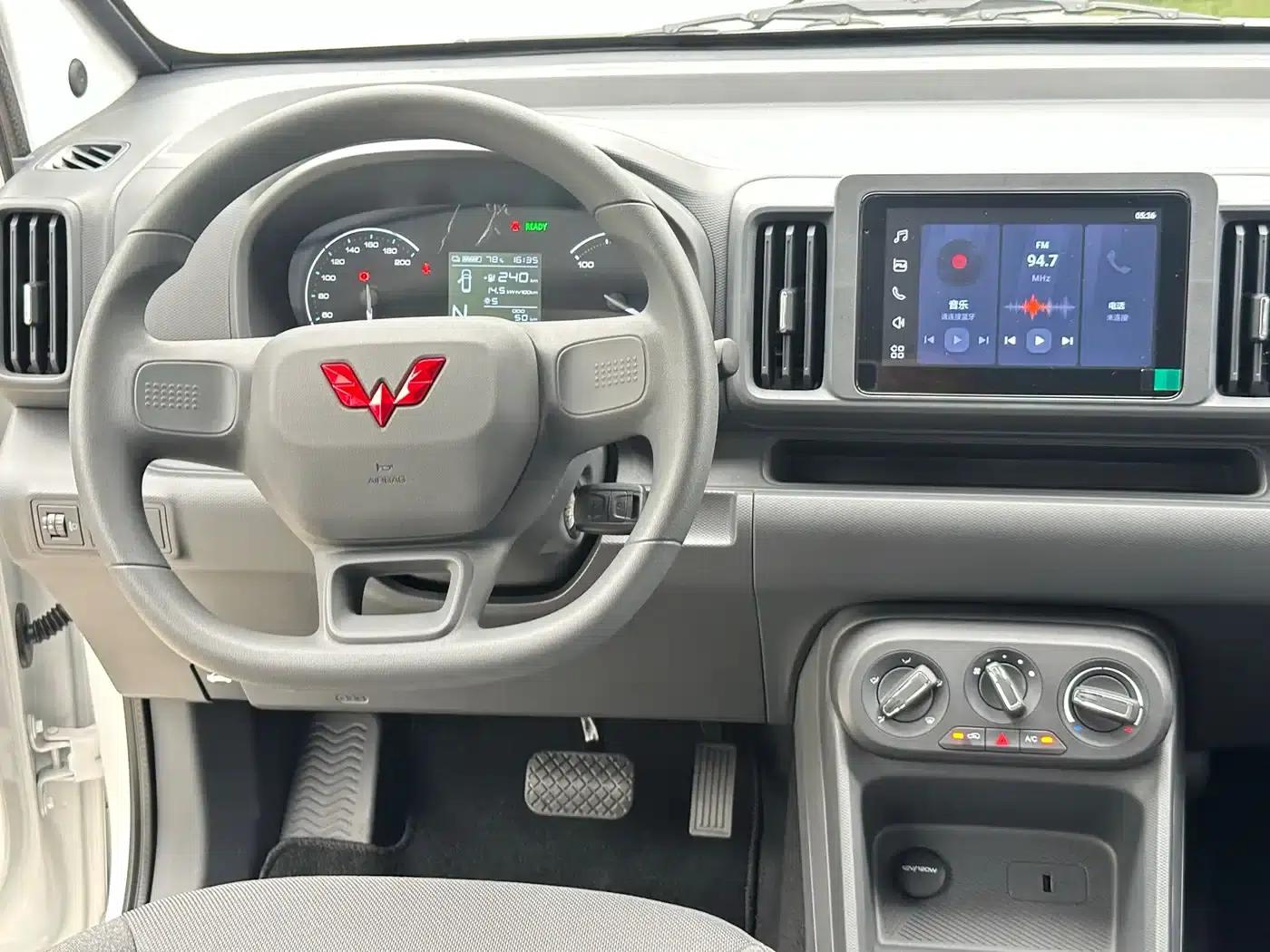 Wuling Rongguang EV 2026 Model 310km Standard Bus — миниатюра 7