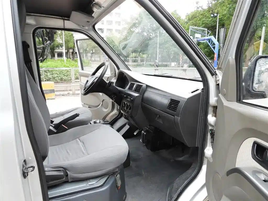 Wuling EV50 2021 model van logistics vehicle, powered by Bochuang Ningde 41.86kWh Liuji electric control system. — миниатюра 5