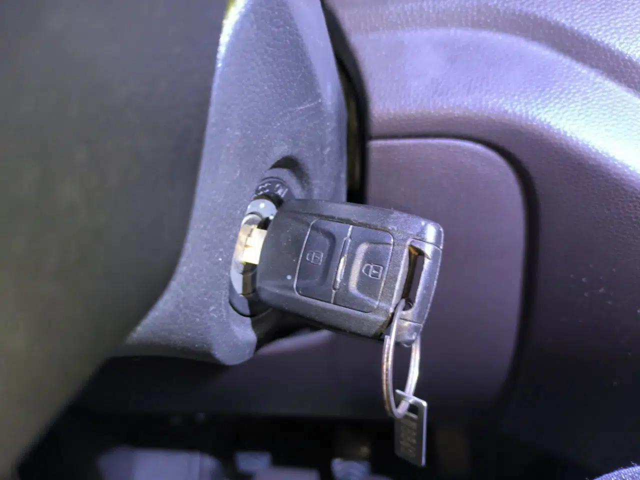 Wuling Hongguang V 2021 1.5L Jingqu Edition Enclosed-Window Vehicle LAR — миниатюра 9