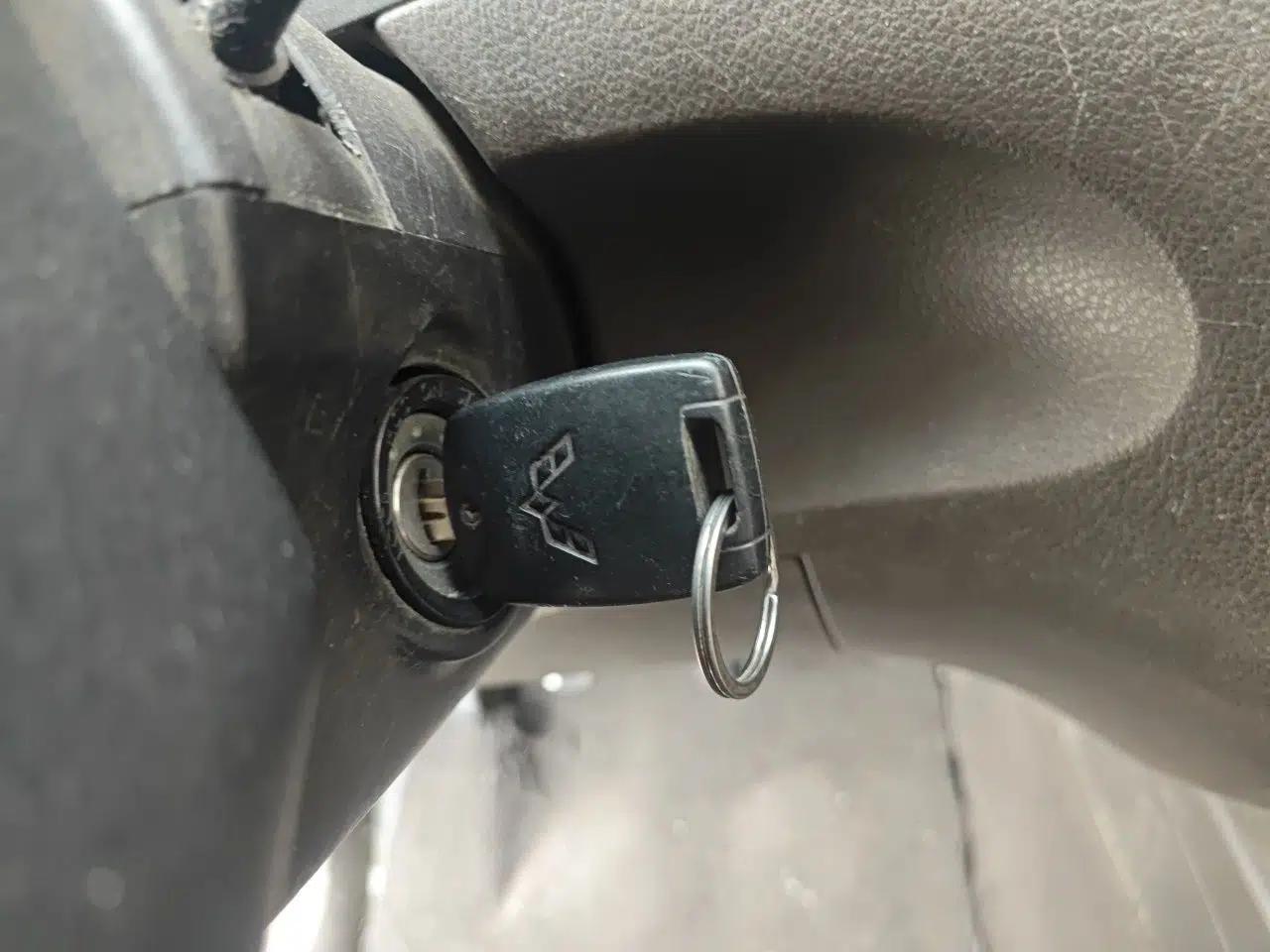 Wuling Rongguang V 2016 1.2L Practical Model Non-Power-Assisted — миниатюра 9