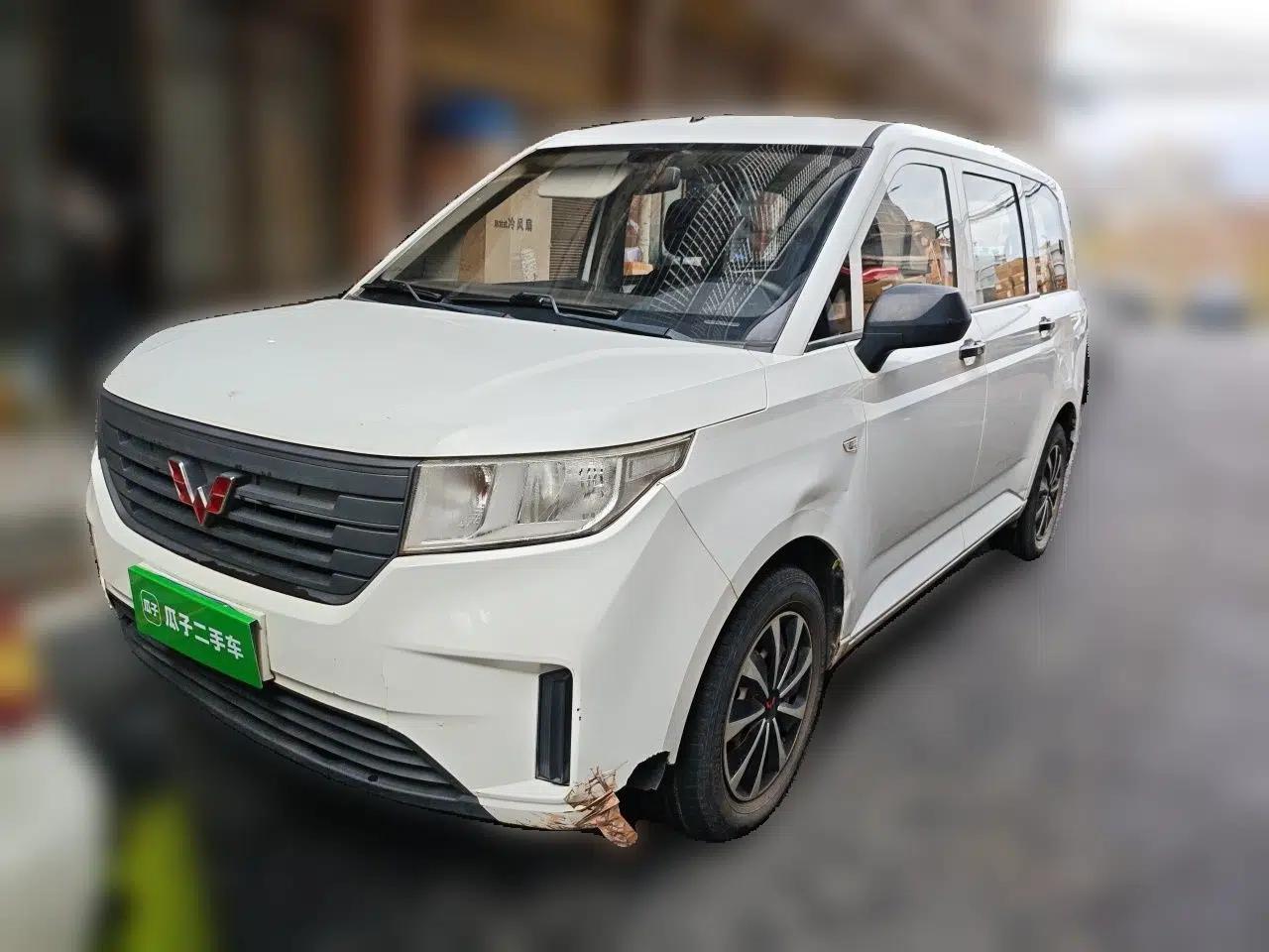 Wuling Hongguang PLUS 2019 1.5T Manual Standard Version 7 Seats — миниатюра 1