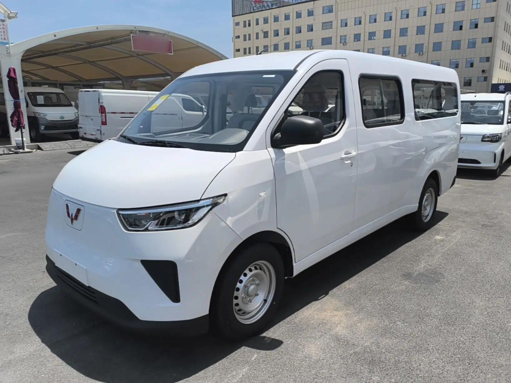 Wuling Yangguang 2026 Model, 330km Bus Comfort Edition — миниатюра 1