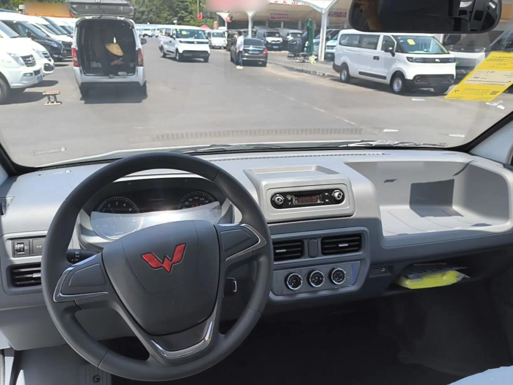 Wuling Yangguang 2026 Model, 330km Bus Comfort Edition — миниатюра 13