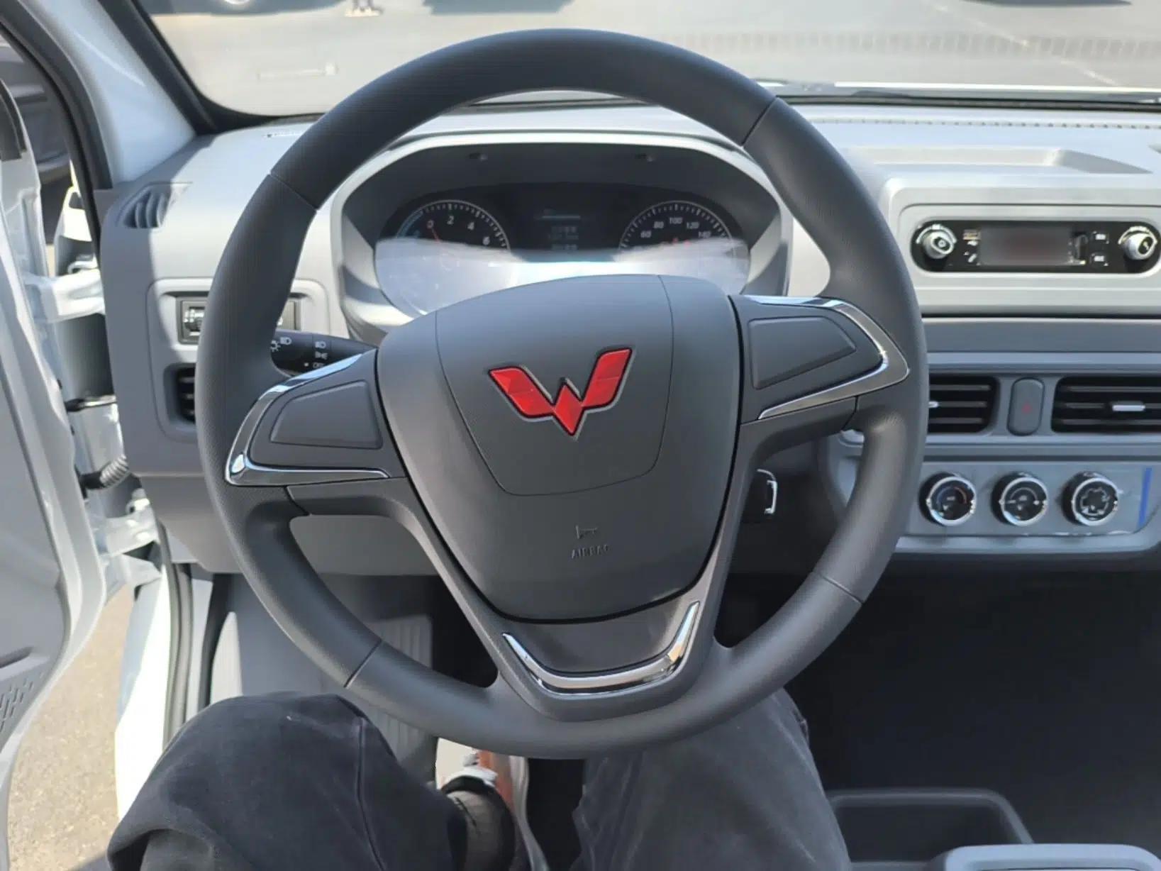 Wuling Yangguang 2026 Model, 330km Bus Comfort Edition — миниатюра 14