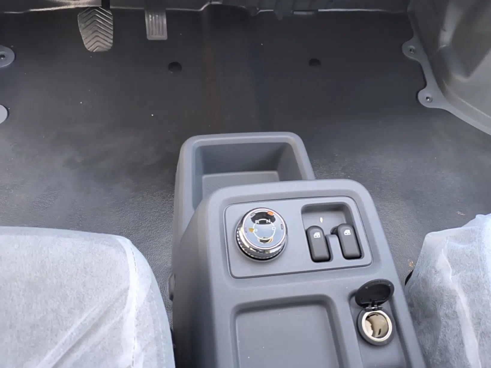 Wuling Yangguang 2026 Model, 330km Bus Comfort Edition — миниатюра 17