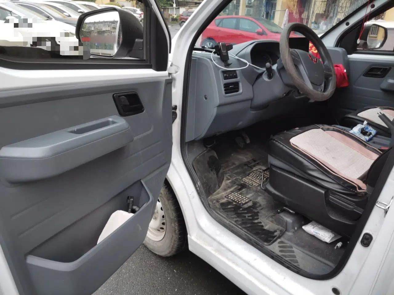 Wuling Yangguang 2024 300KM Comfort Version Passenger Van 75kW — миниатюра 17