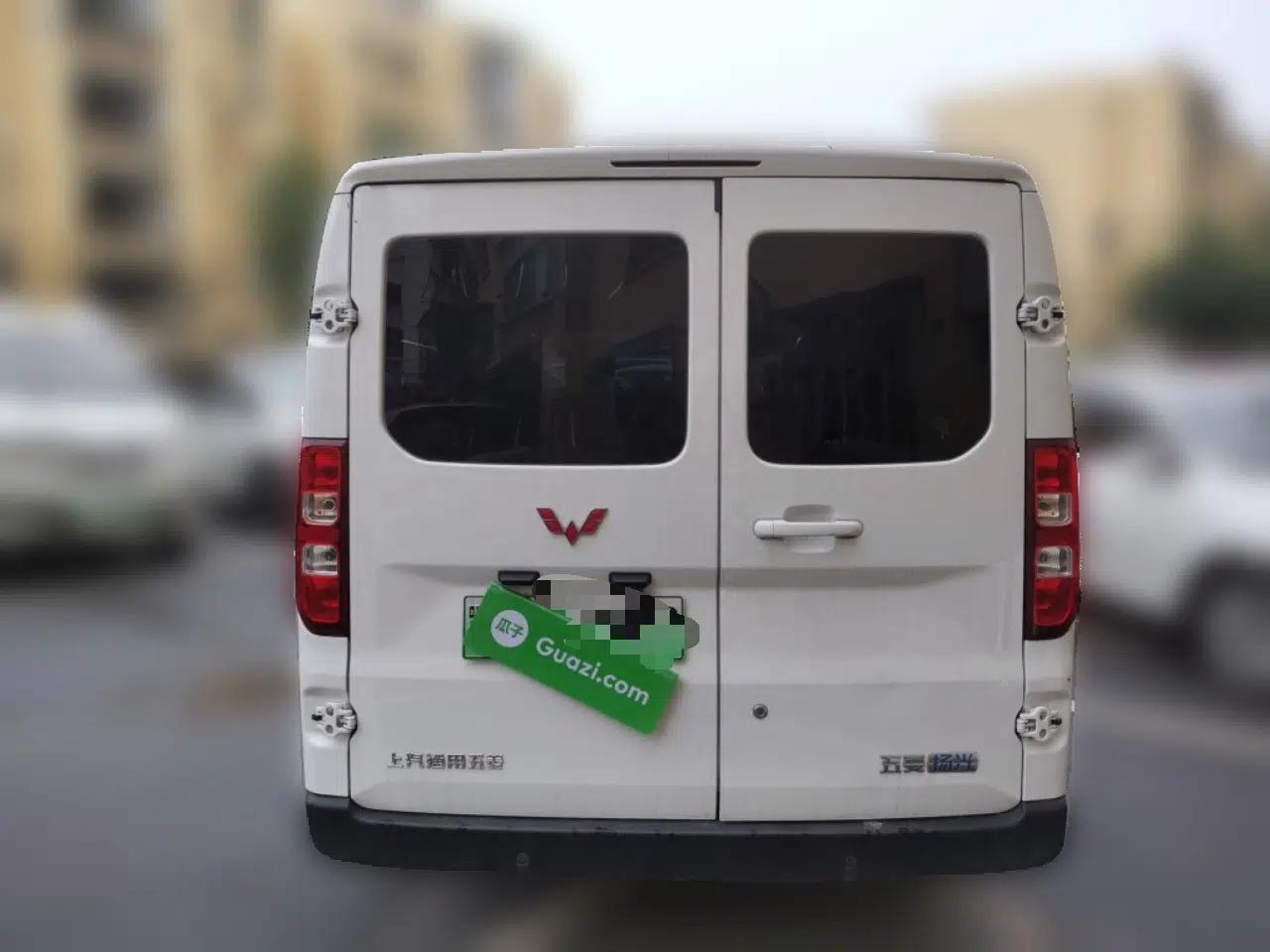 Wuling Yangguang 2024 300KM Comfort Version Passenger Van 75kW — миниатюра 5