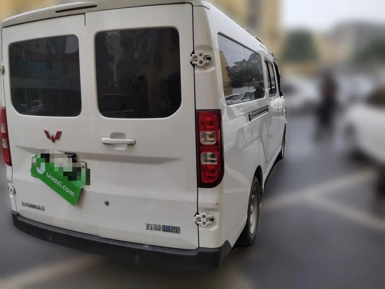 Wuling Yangguang 2024 300KM Comfort Version Passenger Van 75kW — миниатюра 6