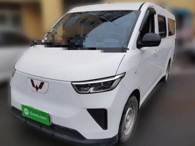 Wuling Yangguang 2024 300KM Comfort Version Passenger Van 75kW