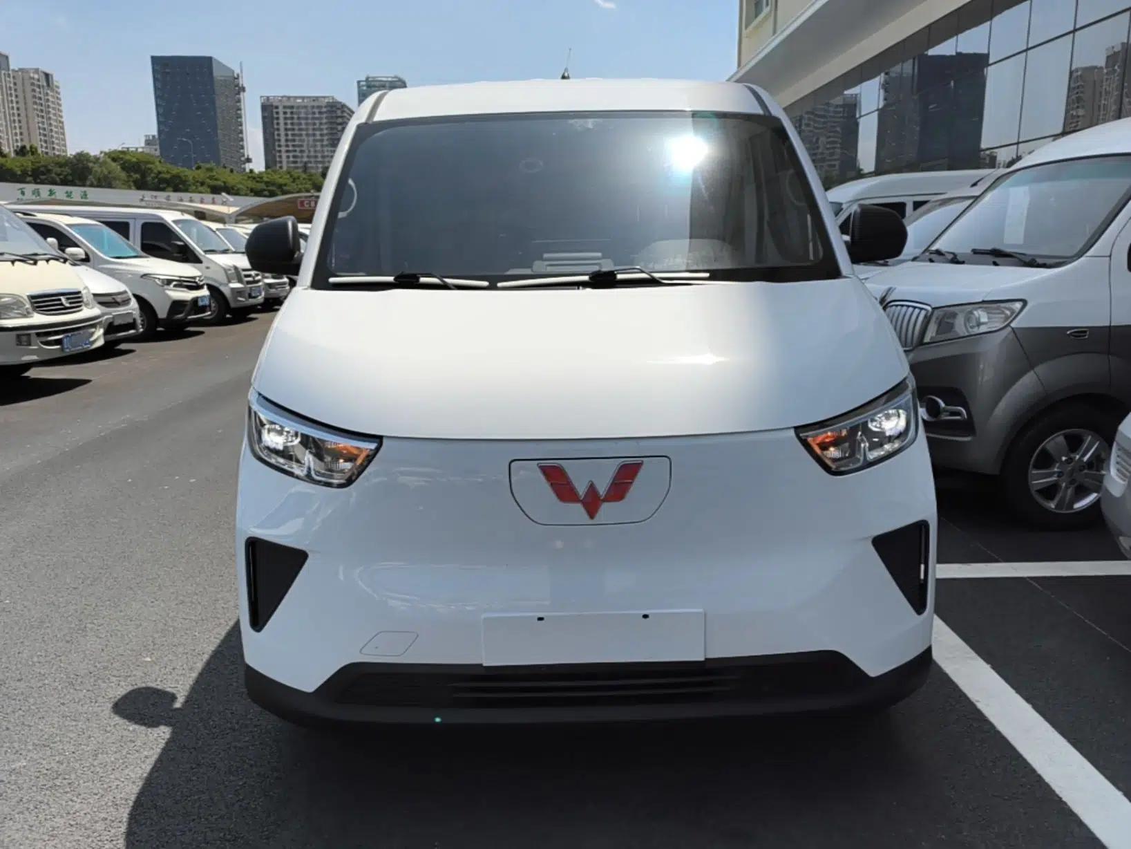 Wuling Yangguang 2024 300km Range Practical Window-Sealed Version 60kW — миниатюра 2